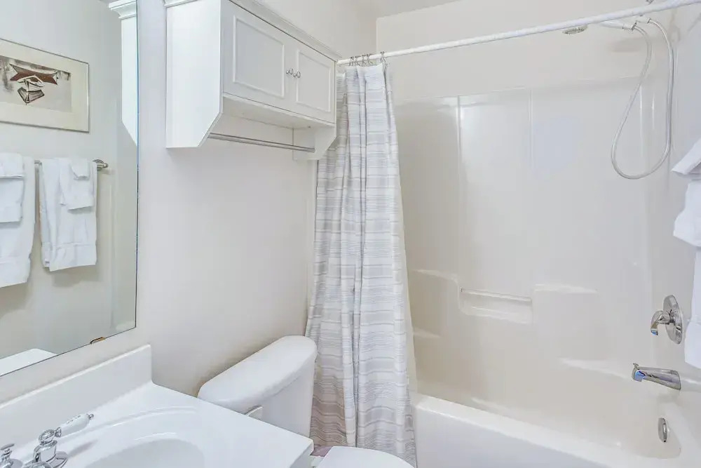 Beachy Oak Island Family Home - 1 Mi to Ocean!