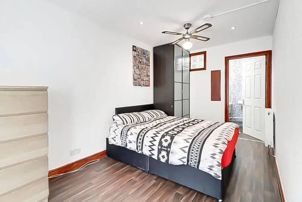 Stunning 7-bed Detached House in Luton With Parkin
