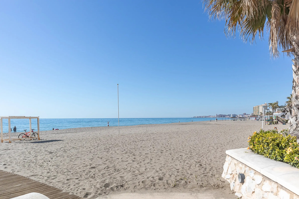 Stunning Seafront Apartment in Carvajal Beach