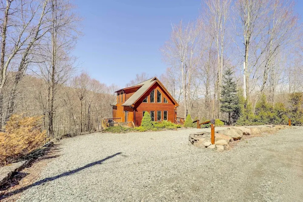 Deck + Scenic Views: Beech Mtn Group Getaway