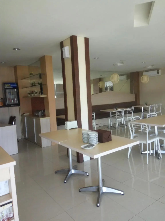Max Hotel