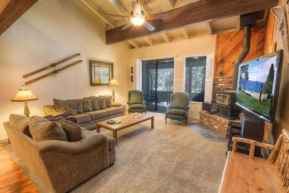 Eagle's Lake Retreat 4 Bedroom Condo by RedAwning