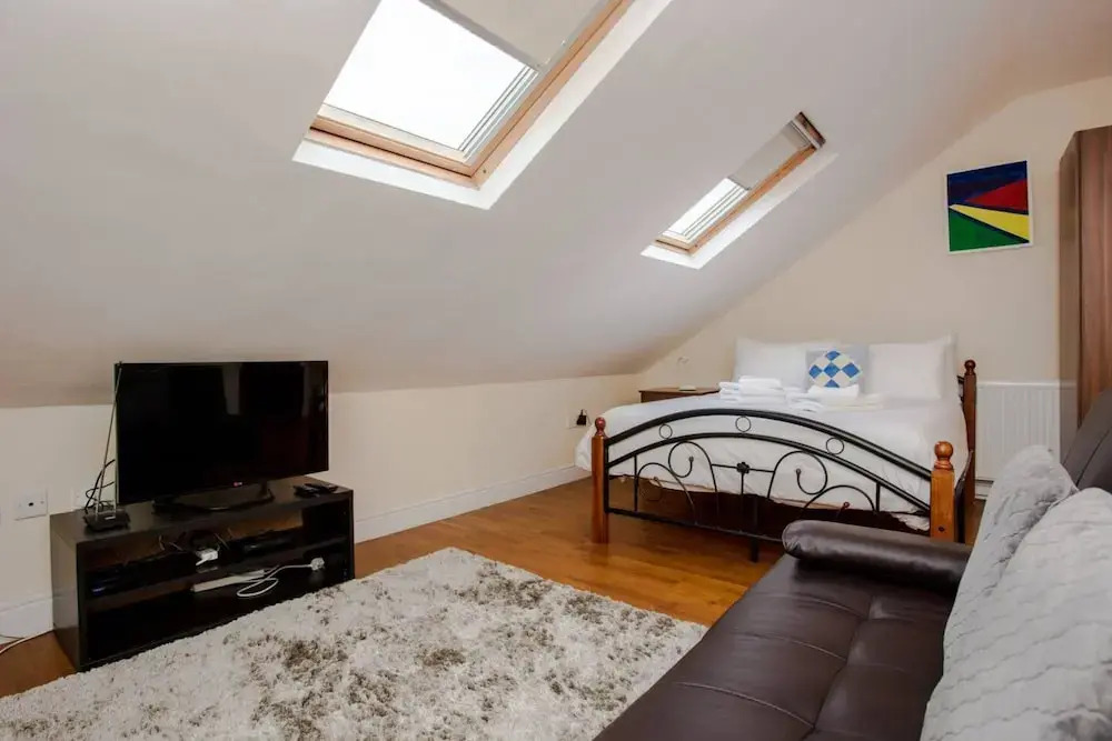 Top Floor Studio Next to Clapham Junction Station