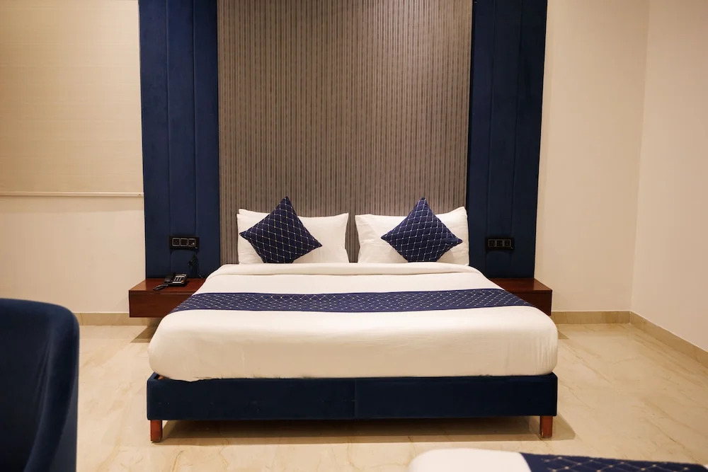 The Eliot Hotel & Banquet