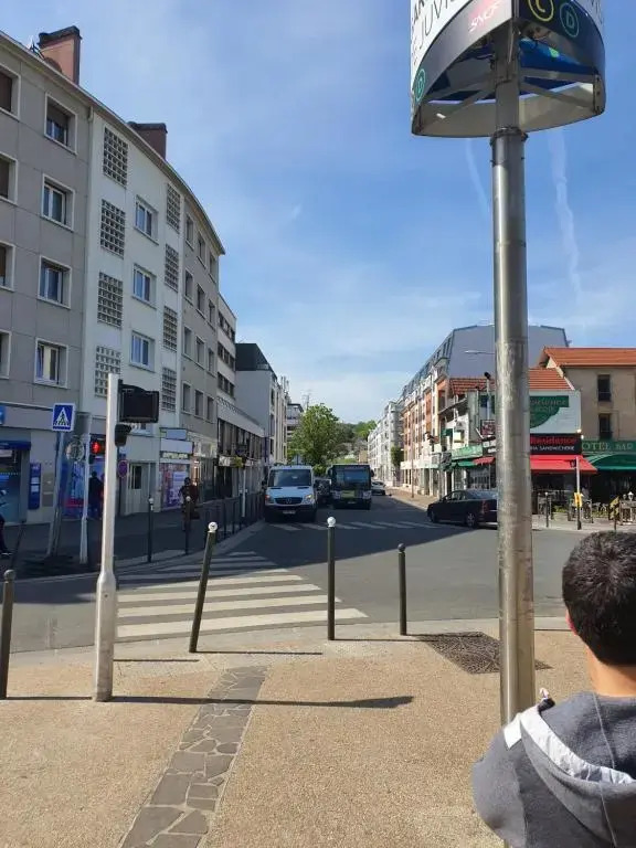 Chambre privée avec clé, WIFI dans appartement (SDB, WC, Cuisine, partagés)