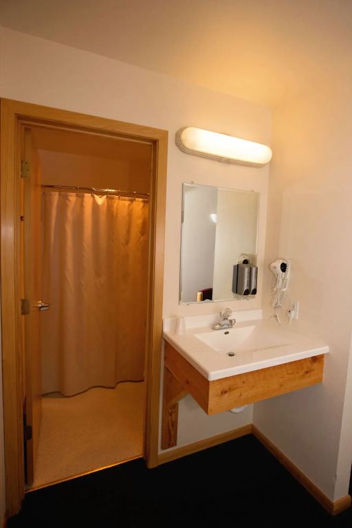 Ninepipes Lodge