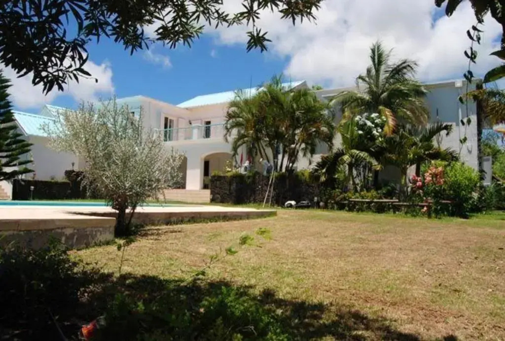 Spacious villa with sea view in Trou DEau Douce