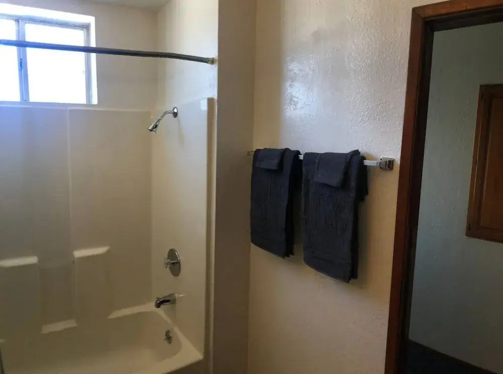 Convenient 2 bedroom, walk to Bart, 10 min to Berkeley