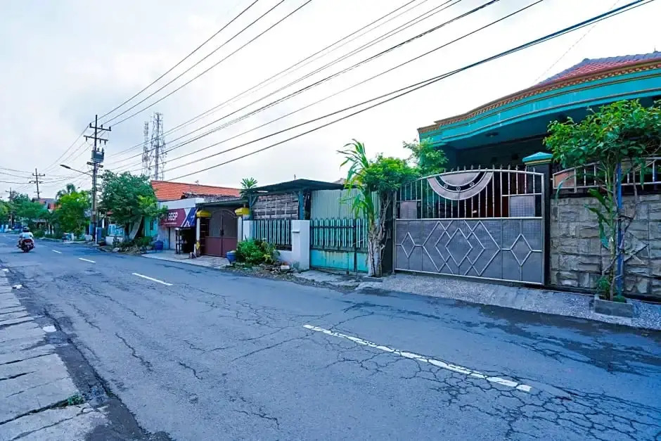 OYO Life 3358 Griya Aisyah Residence 2