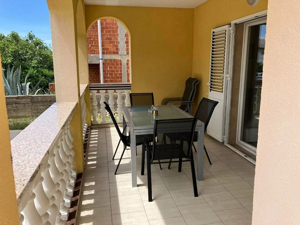 Apartment Bella 1 in Povljana