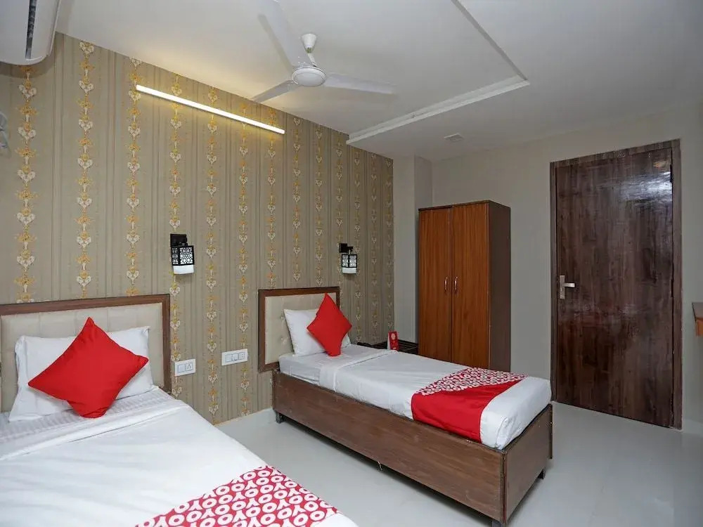 OYO 13134 Grand Regency