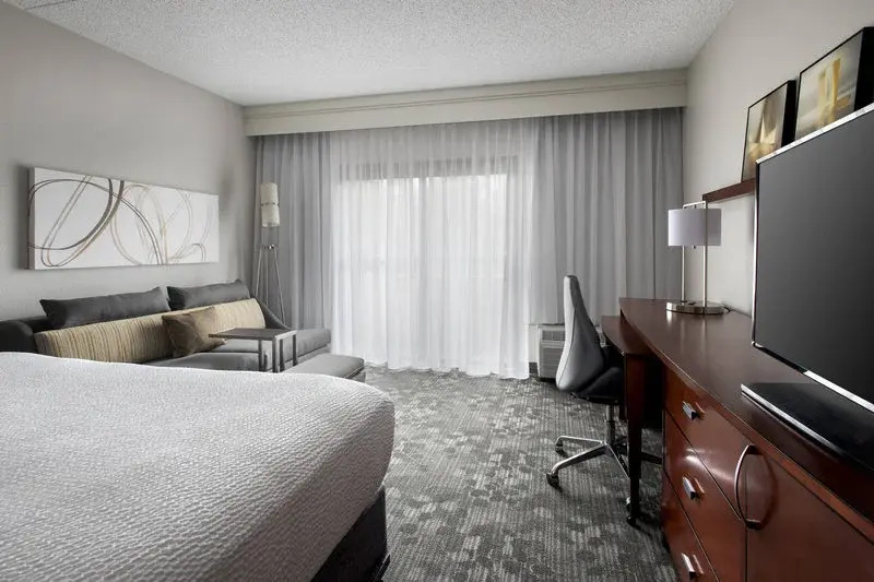 Courtyard Lincroft Red Bank