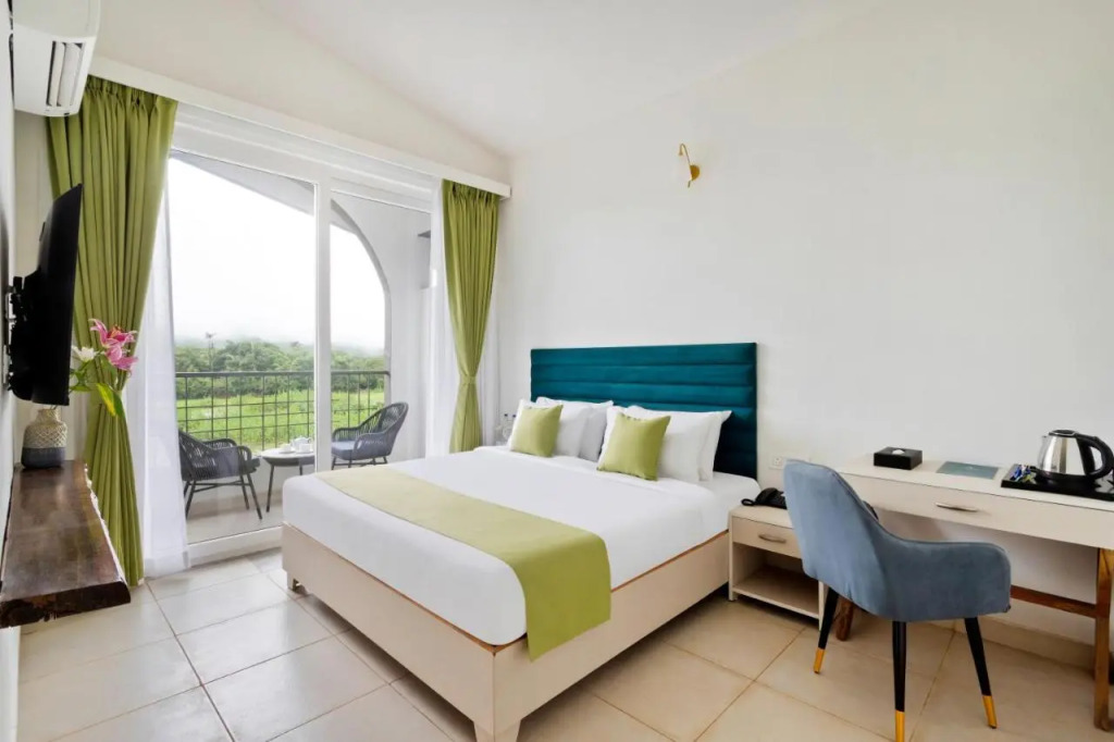 Stone Wood Hotel Amboli