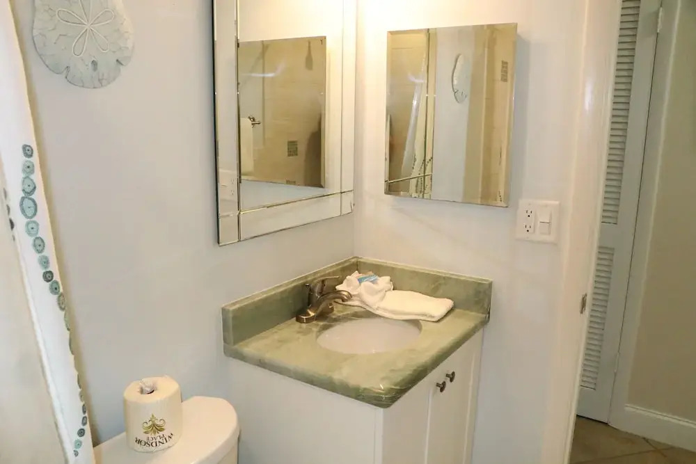 Jamaica Royale - 705 - 2 Br Condo