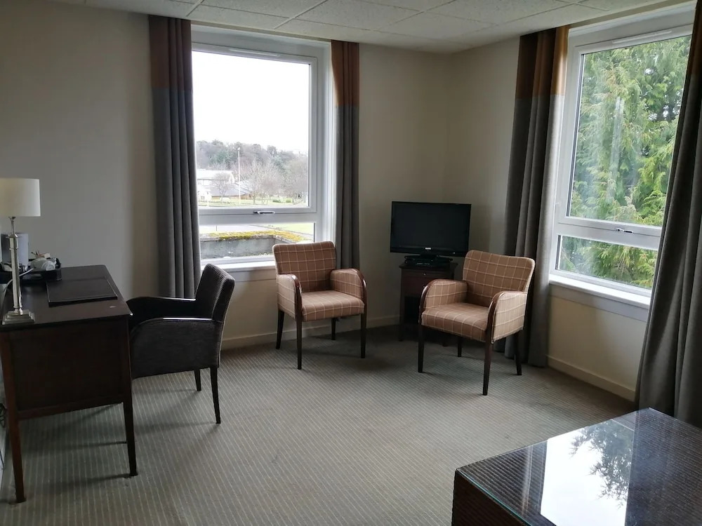 Eight Acres Hotel