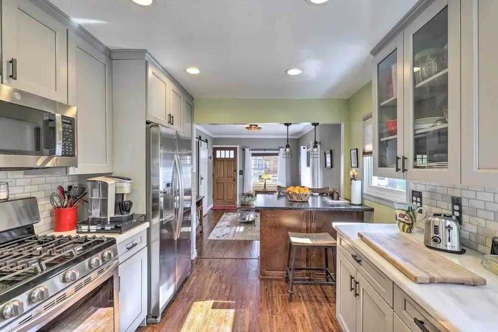 Charming Craftsman Bungalow With Garden & Hot Tub!