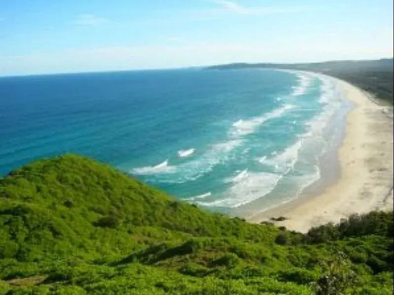 Clarkes Beach Villa - steps to beach & Byron town