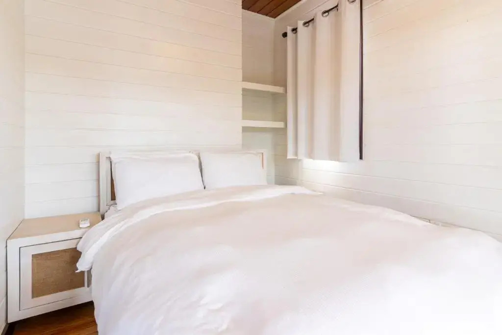Paradise Cottage and Mistico Beach Club plus Boat Shuttle