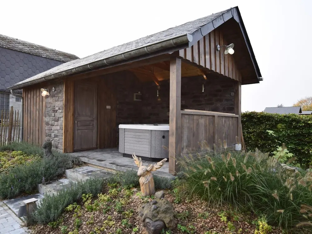 Grandeur Villa with Sauna & Hot Tub in Durbuy