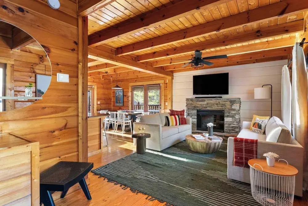 Riverbend by Avantstay Redesigned, Hot Tub, Firepit, Billiards Pigeon Forge