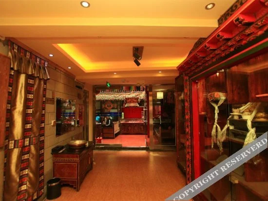 Above the Clouds Hotel (Lhasa Barkhor Street Jokhang Temple)