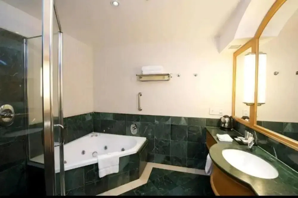 Gold Tower Apartment