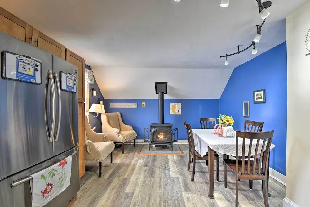 Cozy Getaway - 10 Miles to Mount Wachusett Skiing!