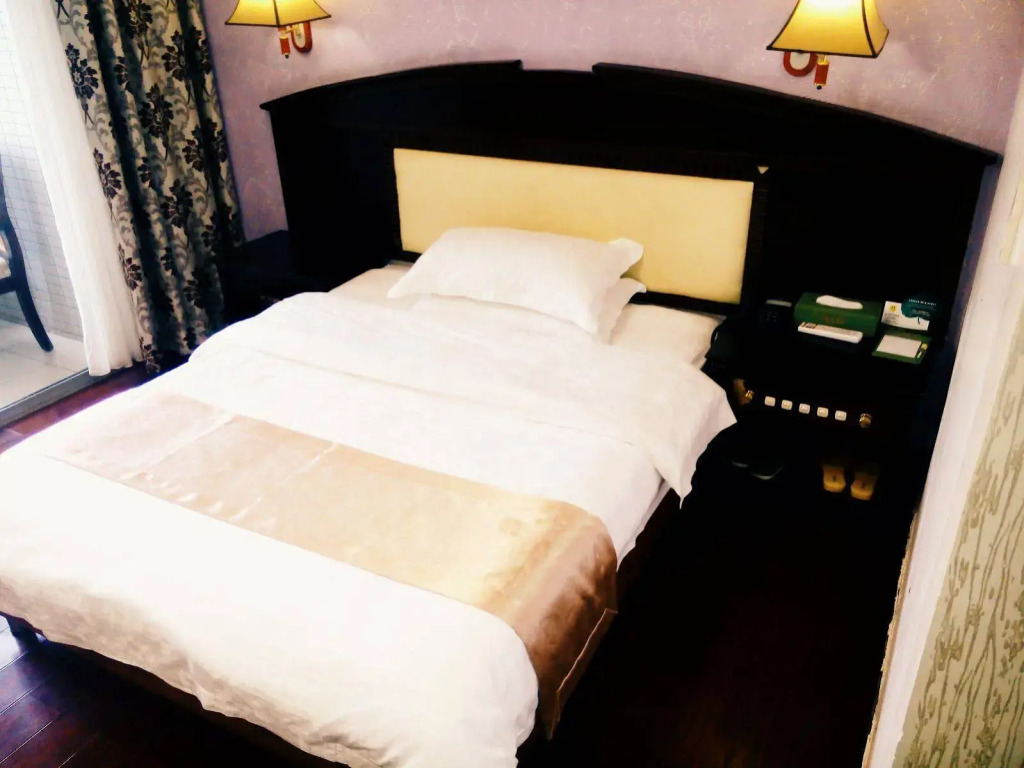 Sunny Hotel