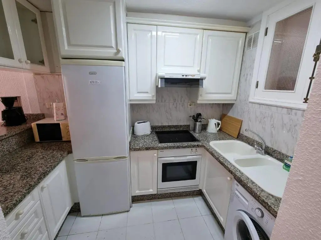 Casa Teide, ground floor Apartment Parque Santiago 1, heated pool, 100 m to sea and beach, wifi