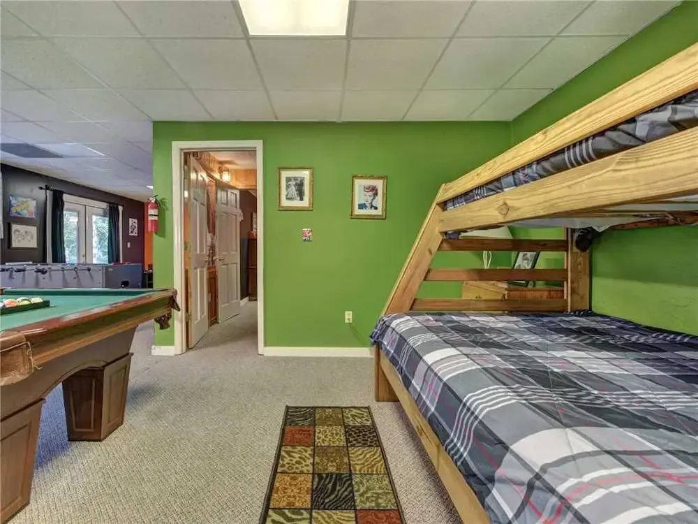 Peanuts Hideaway, 3 Bedrooms, Hot Tub, Fire Pit, Sleeps 10