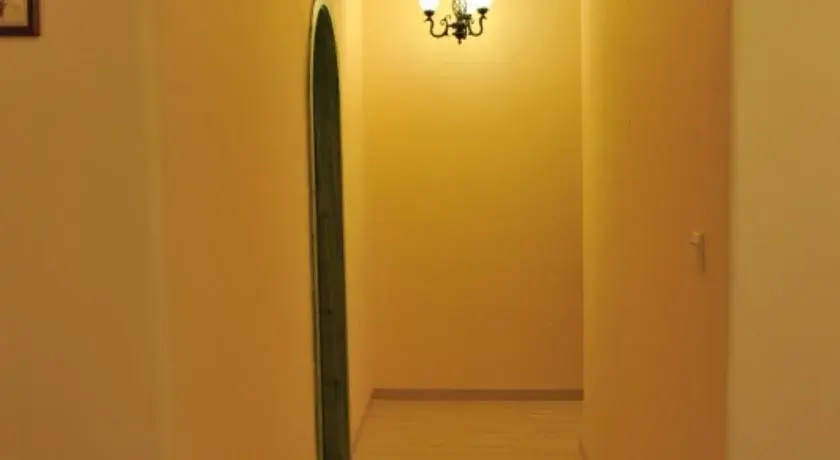 Sandy'S House 山底下的小屋