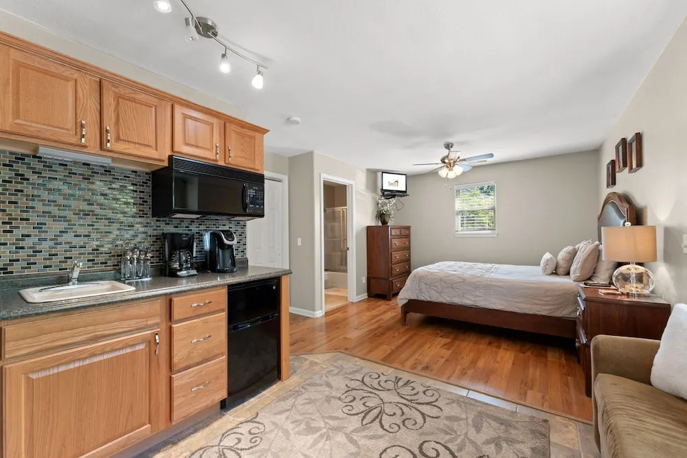 Heavenly Hideaway 2 Bedroom Condo by RedAwning