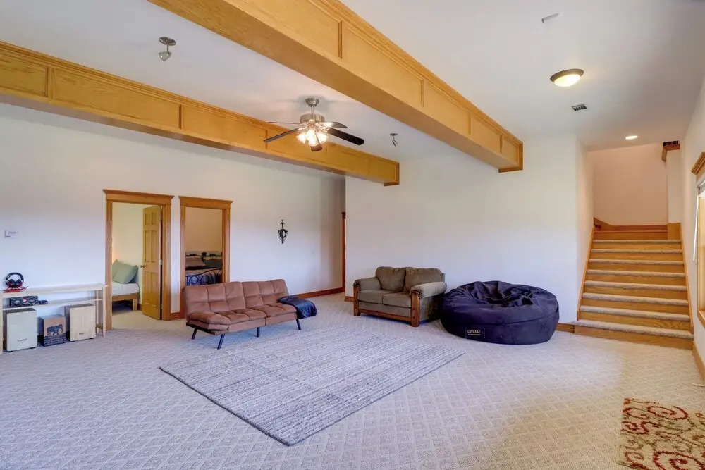 Mountain Views and Shared Pool Ozarks Family Home