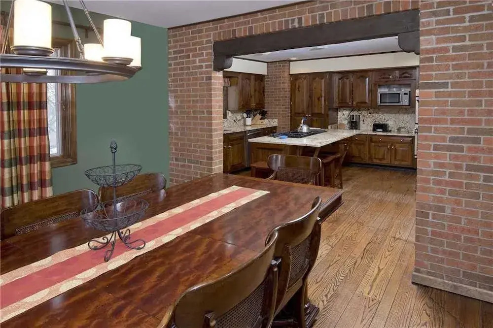 Sunburst Residence 5 Bedrooms 3.5 Bathrooms Home