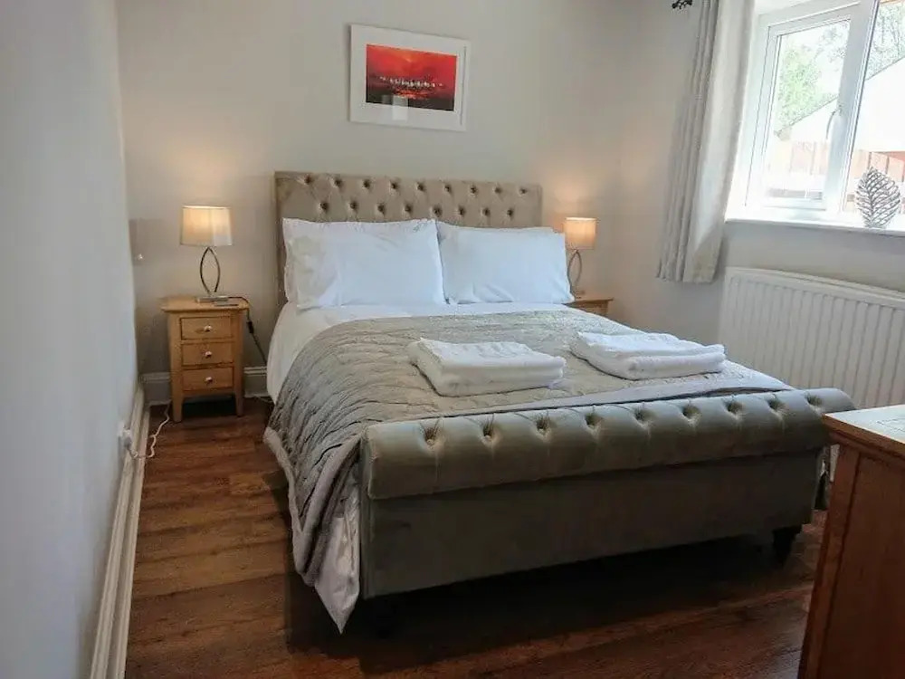 Detached Lakeland Cottage With Private hot tub