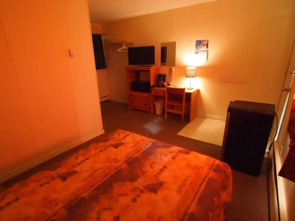 Lakeside Motor Inn