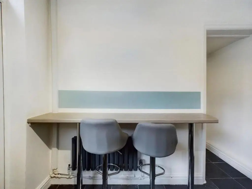 Contemporary 4BD Home nr Liverpool City Centre