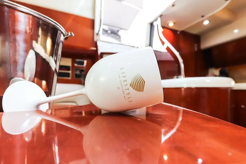 Lifestyle Yacht by Homing