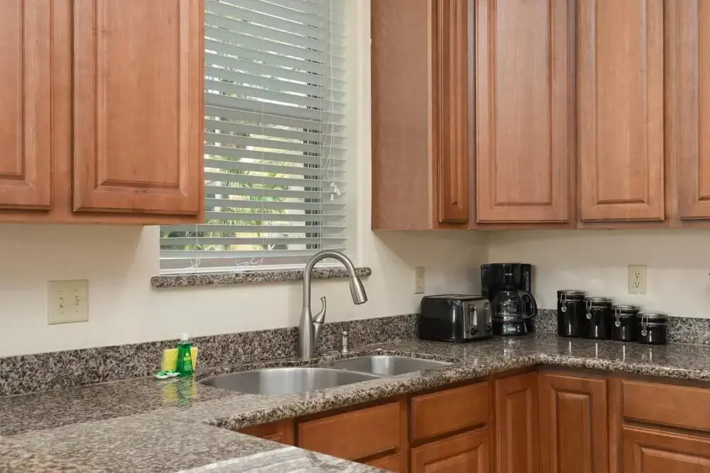Two Bedroom Condo - Short Walk to the Beach