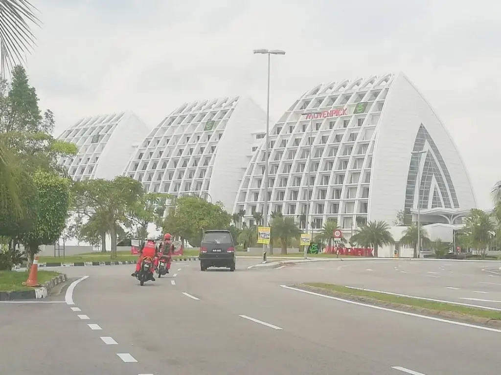 E&A Homestay KLIA - 4R 3B - Wifi-Netflix