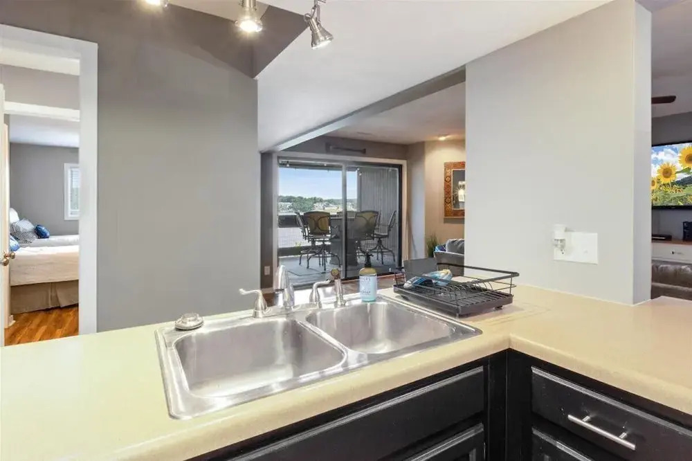 Spacious Pet-friendly Lakeview Condo w/ Boat Slip & Pools