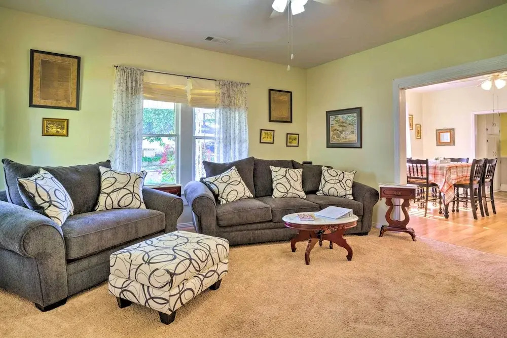 Cozy Corinth Escape ~ Half-mi to Shop & Dine!
