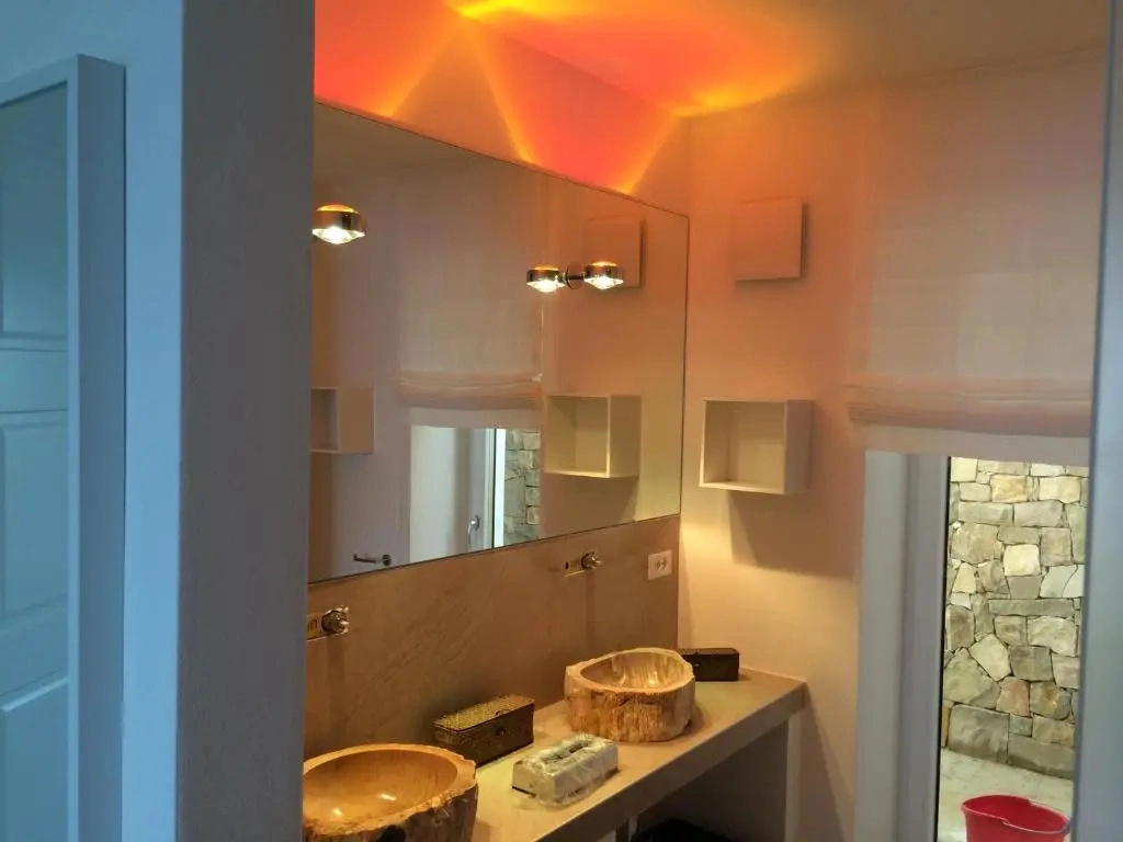 Zeno Suites