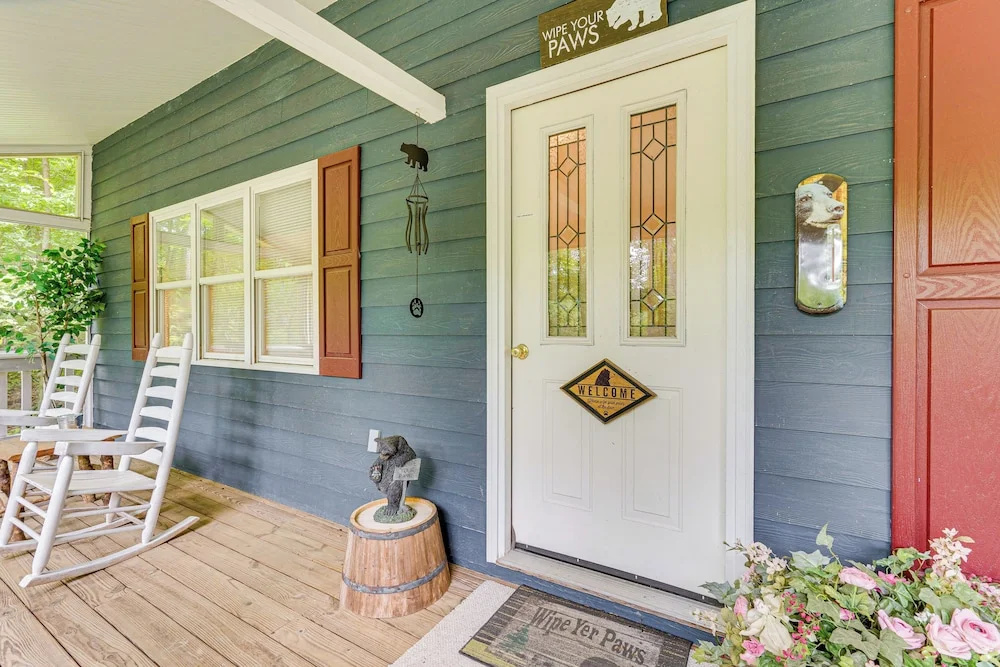 Secluded Cabin w/ Porch - 7 Miles to Lake Chatuge!