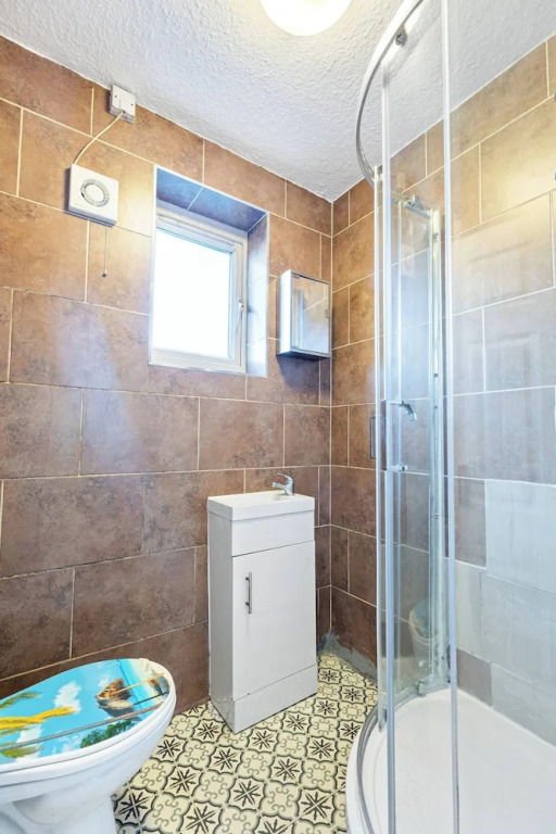 Elegant Spacious Home Close to City & Stadium