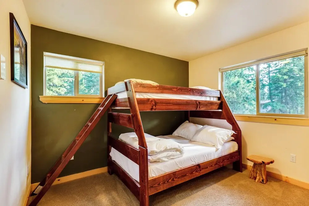 Hot Tub & Game Room: Ronald Retreat 2 Mi to Lake!