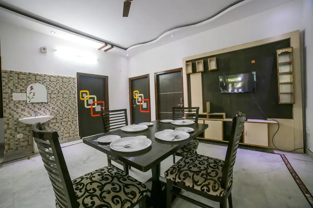 Oyo Home 16423 Spacious 3Bhk