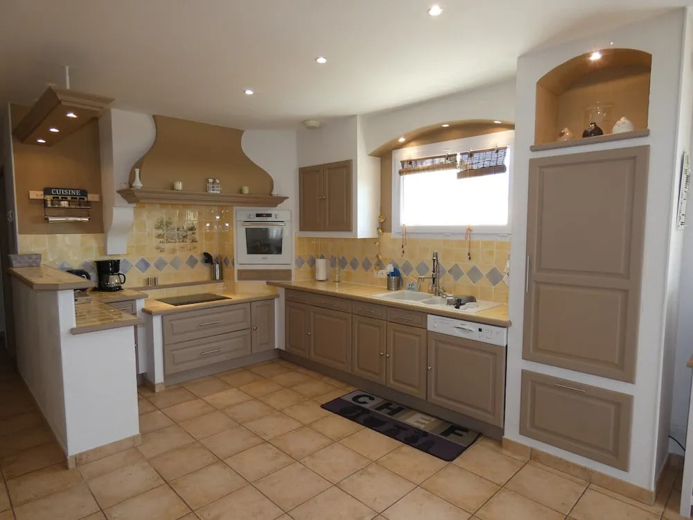 Inviting villa in Saint Paul trois Chateaux with pool