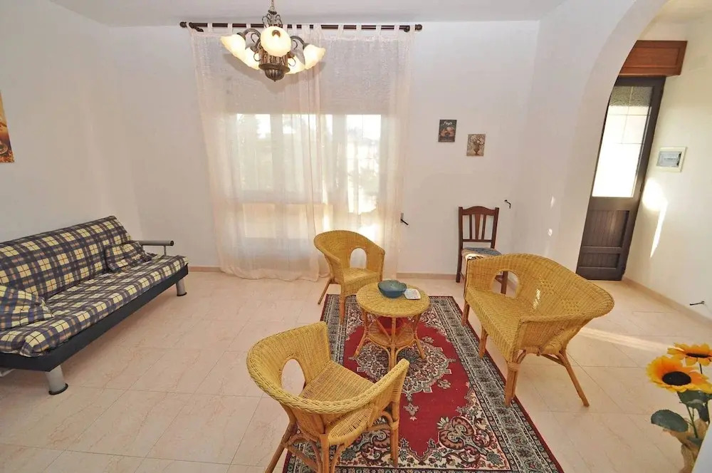 Villa Magnolia 1 Sleeps 8 Close to the sea