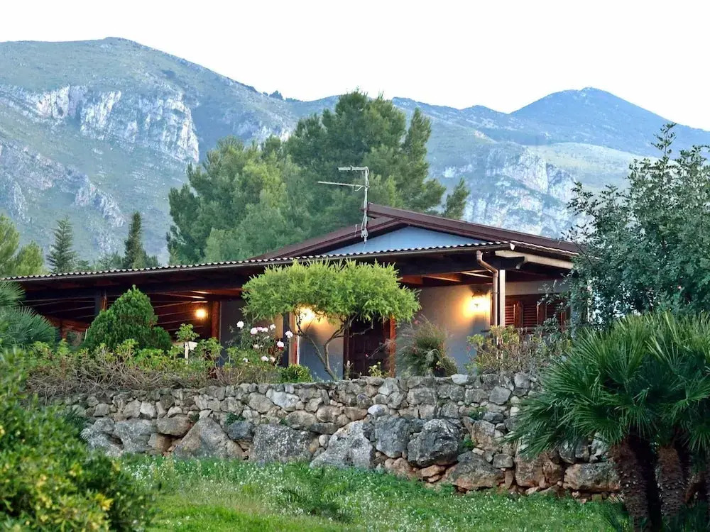 Scenic Holiday Home in Castellammare del Golfo near Beach